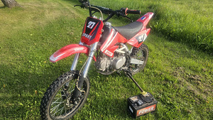 Кроссовый мотоцикл 140cc (6 фото из 6)