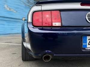FORD MUSTANG (7 фото из 13)