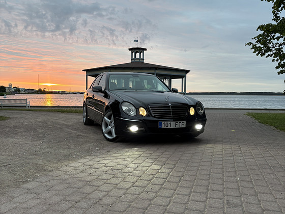 Mercedes Benz W211