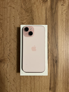 iPhone 15 128 ГБ (3 фото из 5)