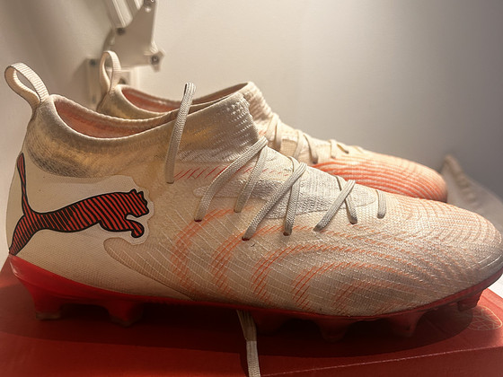 Футбольные бутсы puma