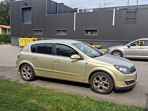 Opel Astra 1.8 2005 (2 фото из 5)