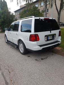 Lincoln Navigator (3 foto / 8)