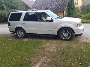 Lincoln Navigator (5 foto / 8)