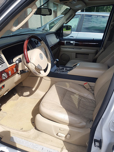 Lincoln Navigator (6 foto / 8)