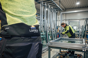 Otsime tootmistöötajat alumiiniumakende ja -uste valmista (1 foto / 1)