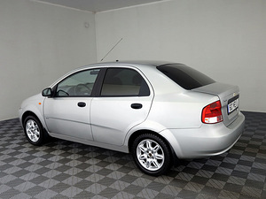 Chevrolet Aveo Comfort 1.4 61kW (4 фото из 7)