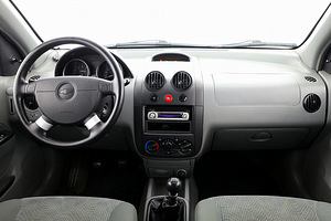 Chevrolet Aveo Comfort 1.4 61kW (5 фото из 7)