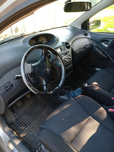 Toyota Yaris T-Sport (4 foto / 5)