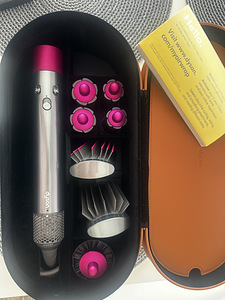 Dyson (2 фото из 3)