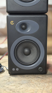 Активные колонки Audioengine A5+ (чёрные) + пульт (1 фото из 9)