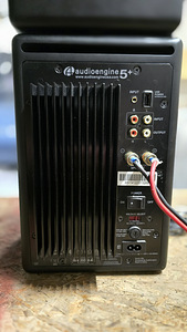 Активные колонки Audioengine A5+ (чёрные) + пульт (6 фото из 9)