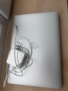 Apple McBook 256gb, 2015 г. (1 фото из 3)