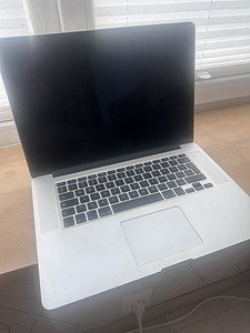 Apple McBook 256gb, 2015 г. (2 фото из 3)