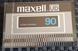 MAXELL UD I + MAXELL UD (1 foto / 4)
