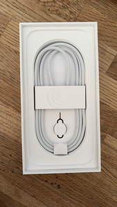 Apple iPhone 17 256 ГБ Dark Blue (3 фото из 3)