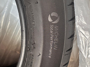 КОМПЛЕКТ НОВЫХ летних покрышек Michelin Pilot Sport 4 SUV (6 фото из 6)