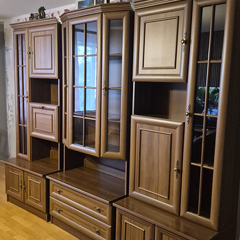 Предлагается 3-секционный шкаф-стенка