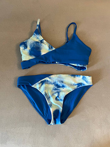Tie-dye mustriga bikiinikomplekt (1 foto / 4)