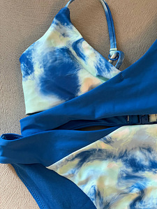 Tie-dye mustriga bikiinikomplekt (3 foto / 4)