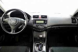 Honda Accord Luxury Facelift ATM 2.0 114kW (5 фото из 7)