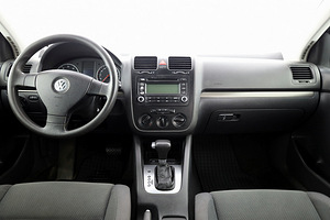 Volkswagen Golf Comfortline ATM 1.6 85kW (5 foto / 7)