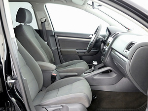 Volkswagen Golf Comfortline ATM 1.6 85kW (6 foto / 7)