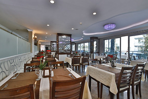 OJI BEACH HOTEL (7 фото из 10)