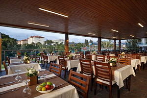 OJI BEACH HOTEL (8 фото из 10)