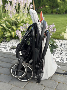 Прогулочная коляска Cybex Eezy S (6 фото из 6)