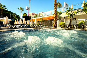 WHITE CITY BEACH HOTEL (9 фото из 10)
