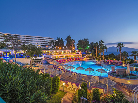 THE GRAND BLUE SKY HOTEL