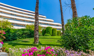 THE GRAND BLUE SKY HOTEL (2 foto / 10)