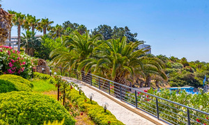 THE GRAND BLUE SKY HOTEL (3 foto / 10)