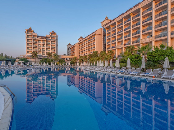 LAKE & RIVER SIDE HOTEL & SPA