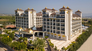 LAKE & RIVER SIDE HOTEL & SPA (2 фото из 10)