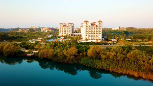 LAKE & RIVER SIDE HOTEL & SPA (3 фото из 10)