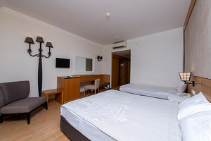 LAKE & RIVER SIDE HOTEL & SPA (7 фото из 10)