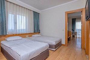 LAKE & RIVER SIDE HOTEL & SPA (9 фото из 10)