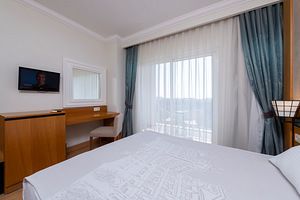 LAKE & RIVER SIDE HOTEL & SPA (10 фото из 10)