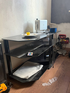 Klaasist telekalaud (1 foto / 2)