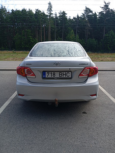 Toyota Corolla (7 foto / 8)