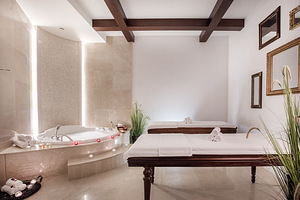 CHARISMA DE LUXE HOTEL (8 фото из 10)