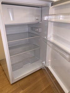 Новый холодильник Gorenje с морозильной камерой (1 фото из 2)