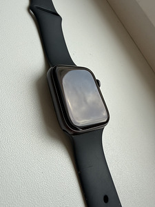 Apple Watch SE 44mm (1 foto / 2)