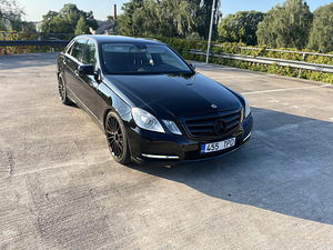 Mercedes Benz E250 150kw 4-Matic (1 foto / 8)