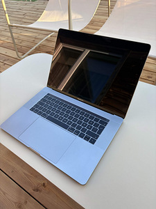 2017 MacBook Pro 15" i7 16gb 500gb Radeon Pro 560 (2 foto / 6)