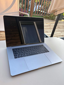 2017 MacBook Pro 15" i7 16gb 500gb Radeon Pro 560 (1 foto / 6)
