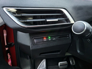 PEUGEOT 3008 дизель автомат (7 фото из 9)
