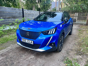 Peugeot E-2008 GT (1 фото из 11)